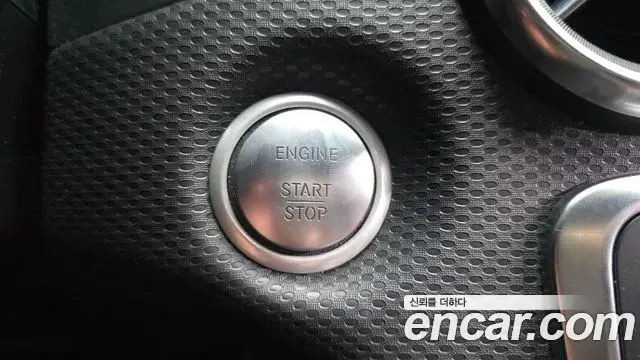 Mercedes-Benz A-Class 2018 — ფოტო 19/20