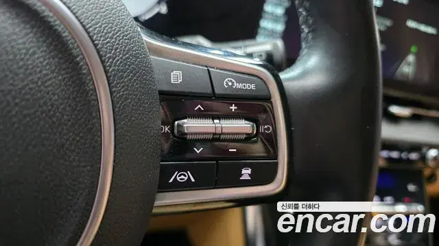 Kia Carnival 2022 — Şəkil 17/20