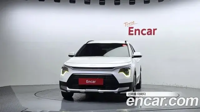 Kia Niro 2022 — Фото 3/20