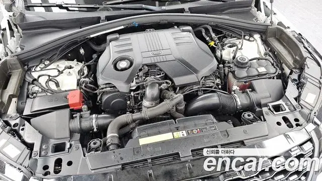 Land Rover Range Rover Velar 2019 — Photo 16/33