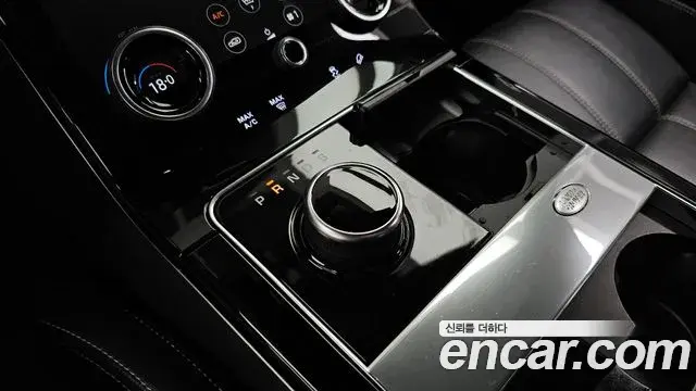 Land Rover Range Rover Velar 2019 — Photo 7/33