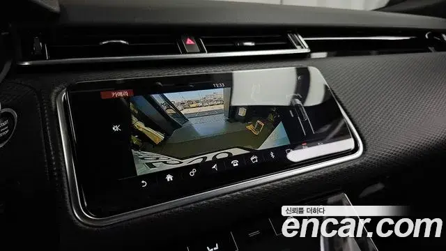 Land Rover Range Rover Velar 2019 — Photo 17/33