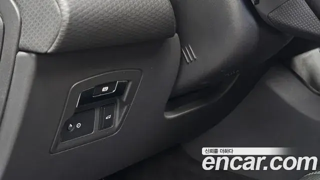 Land Rover Range Rover Velar 2019 — Photo 31/33