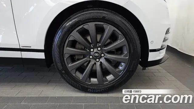 Land Rover Range Rover Velar 2019 — Photo 20/33