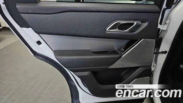 Land Rover Range Rover Velar 2019 — Photo 13/33