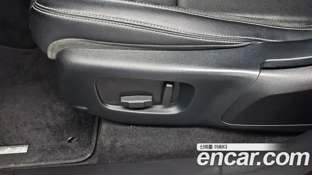 Land Rover Range Rover Velar 2019 — Photo 27/33