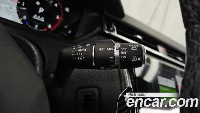 Land Rover Range Rover Velar 2019 — Photo 14/33