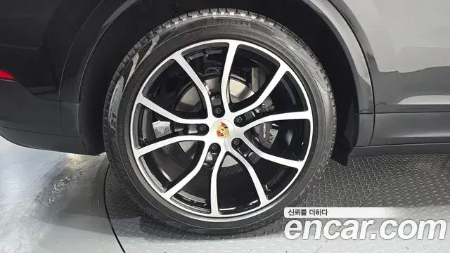 Porsche Cayenne 2022 — Photo 5/20