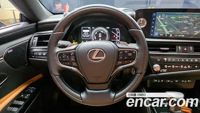 Lexus ES300h 2025 — Photo 13/20