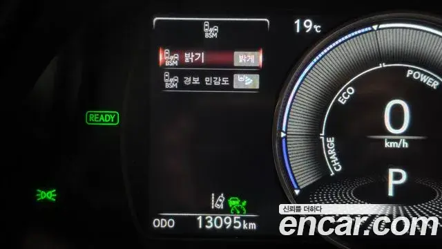 Lexus ES300h 2025 — Photo 17/20