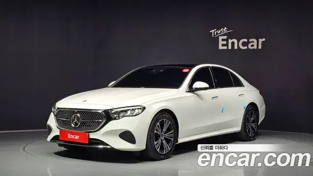 Mercedes-Benz E-Class 2025 — Photo 1/20
