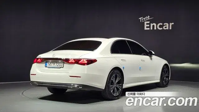 Mercedes-Benz E-Class 2025 — Photo 2/20