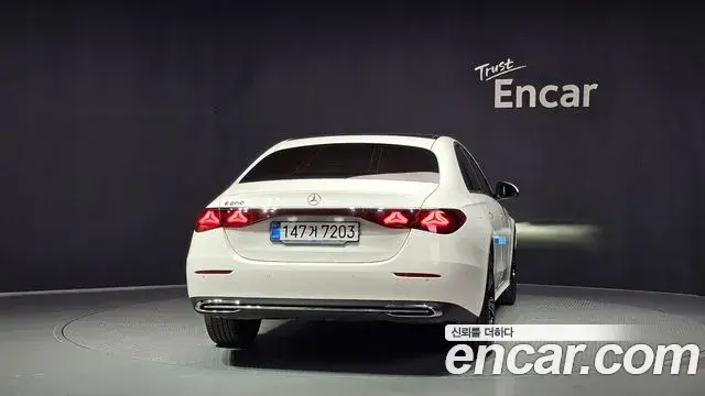 Mercedes-Benz E-Class 2025 — Photo 4/20
