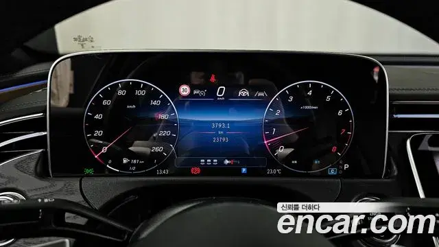 Mercedes-Benz E-Class 2025 — Photo 8/20