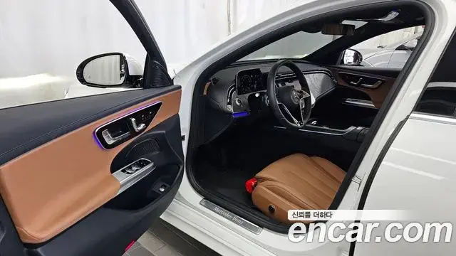 Mercedes-Benz E-Class 2025 — Photo 10/20