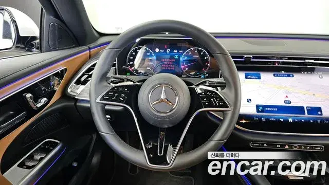 Mercedes-Benz E-Class 2025 — Photo 13/20