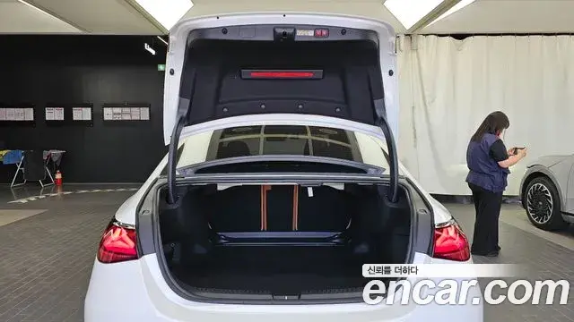 Mercedes-Benz E-Class 2025 — Photo 20/20