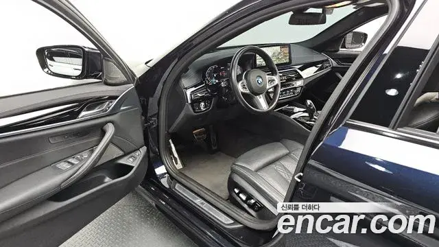 BMW 5 Series 2022 — Photo 10/20