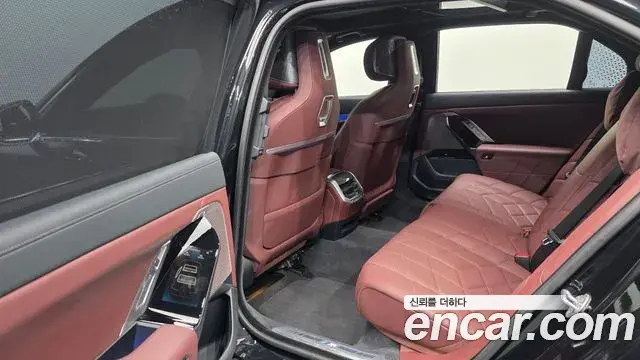 BMW 7 Series 2024 — Photo 12/20
