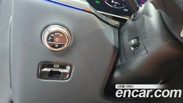 Mercedes-Benz GLC-Class 2025 — Photo 16/20