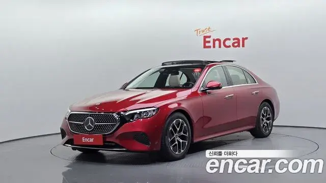 Mercedes-Benz E-Class 2025 — Photo 1/20