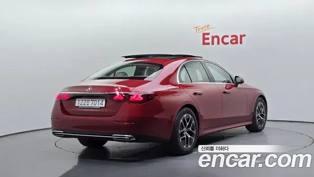 Mercedes-Benz E-Class 2025 — Photo 2/20
