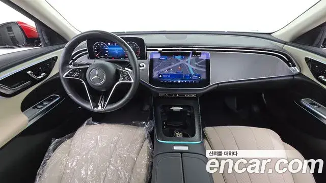 Mercedes-Benz E-Class 2025 — Photo 7/20