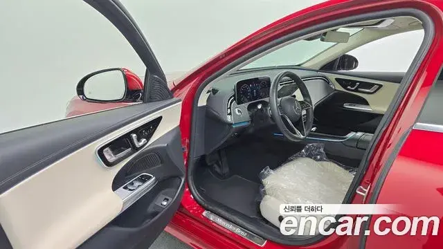 Mercedes-Benz E-Class 2025 — Photo 10/20