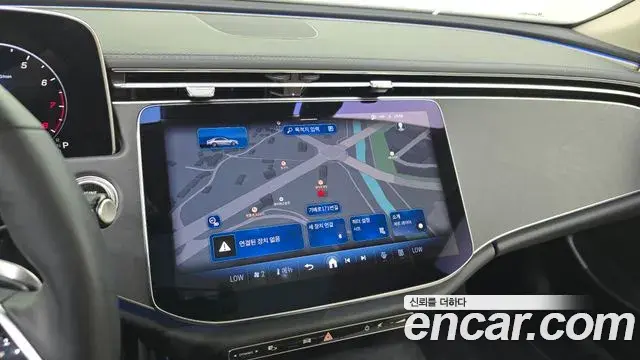 Mercedes-Benz E-Class 2025 — Photo 12/20