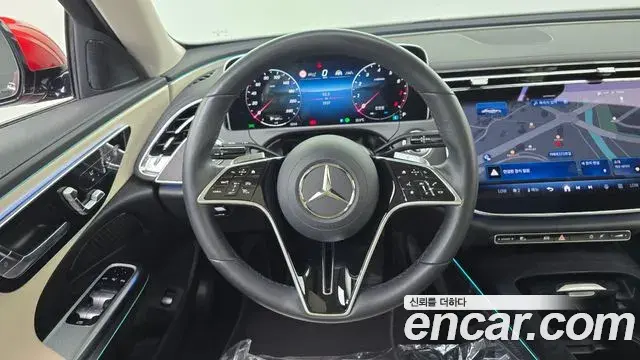 Mercedes-Benz E-Class 2025 — Photo 13/20