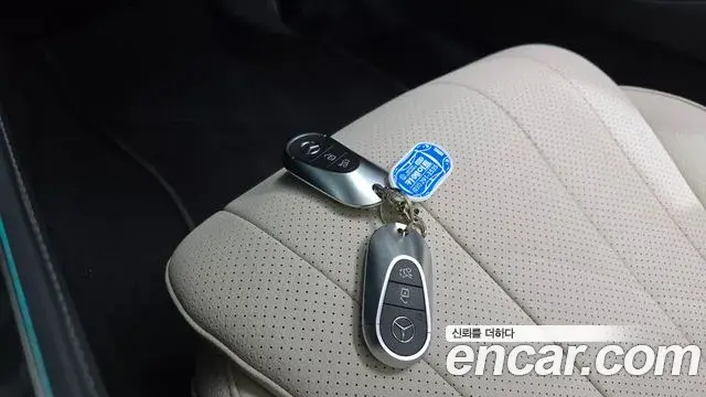 Mercedes-Benz E-Class 2025 — Photo 15/20