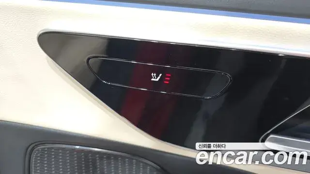 Mercedes-Benz E-Class 2025 — Photo 17/20