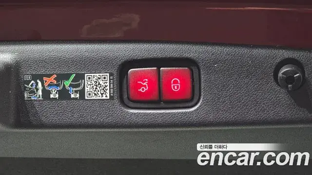 Mercedes-Benz E-Class 2025 — Photo 18/20
