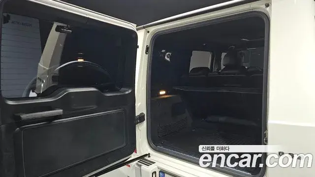 Mercedes-Benz G-Class 2020 — Photo 11/36