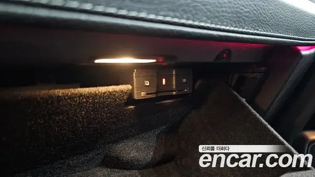 Mercedes-Benz G-Class 2020 — Photo 9/36