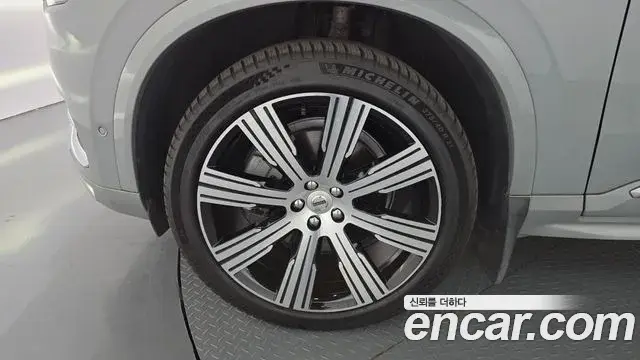 Volvo XC90 2023 — ფოტო 23/30