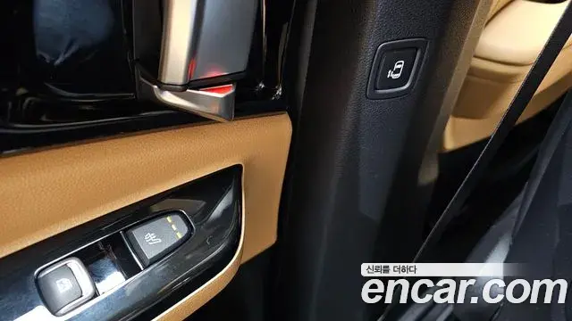 Kia Carnival 2022 — Photo 19/20
