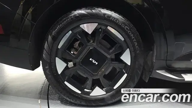 Kia Carnival 2023 — ფოტო 30/35