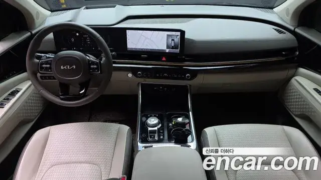Kia Carnival 2023 — ფოტო 28/35