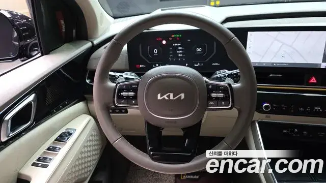 Kia Carnival 2023 — ფოტო 14/35