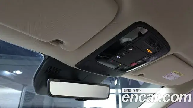 Kia Carnival 2023 — ფოტო 27/35