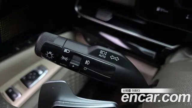 Kia Carnival 2023 — ფოტო 19/35