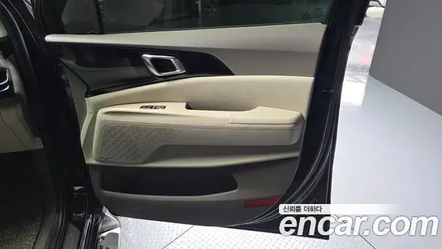 Kia Carnival 2023 — ფოტო 15/35