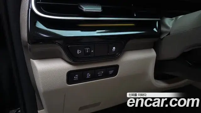 Kia Carnival 2023 — ფოტო 29/35