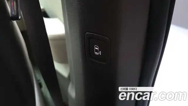 Kia Carnival 2023 — ფოტო 25/35