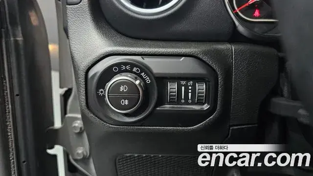 Jeep Wrangler 2020 — Photo 16/20