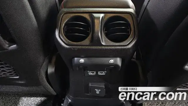 Jeep Wrangler 2020 — Photo 19/20