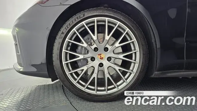 Porsche Panamera 2024 — ფოტო 7/20