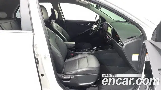 Kia Niro 2024 — Фото 11/20