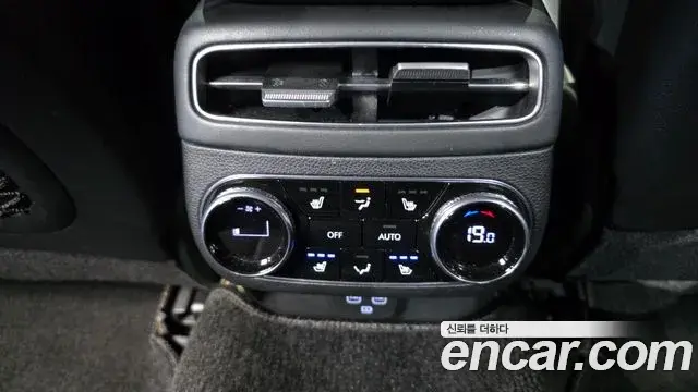 Genesis GV70 2021 — Photo 19/20